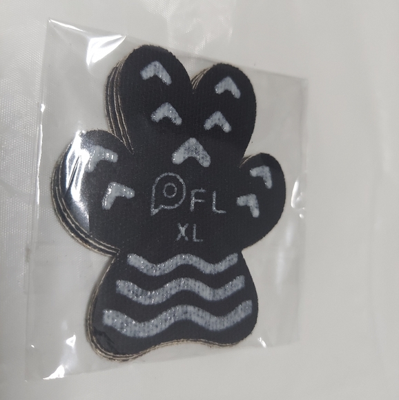 Anti Slip Paw Grips Pads,Provide Dog Foot Traction & Paw Protection - 5 pks of 4 - Picture 3 of 4